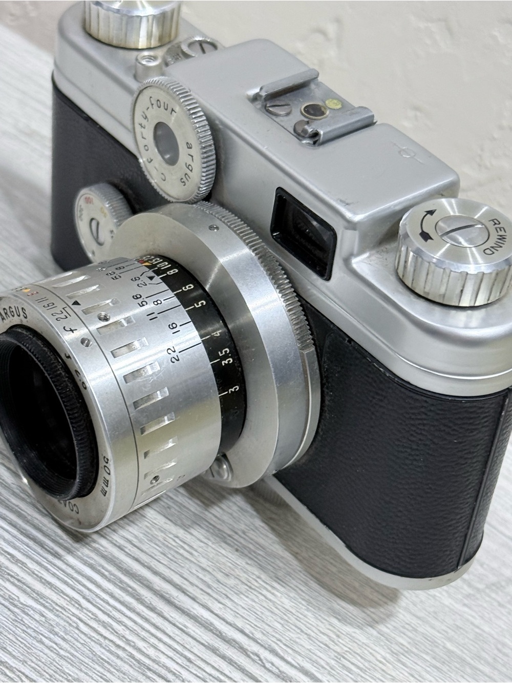 Antique ARGUS C-44 35mm Camera - 50mm Lens & OEM Leather Case - Not tested